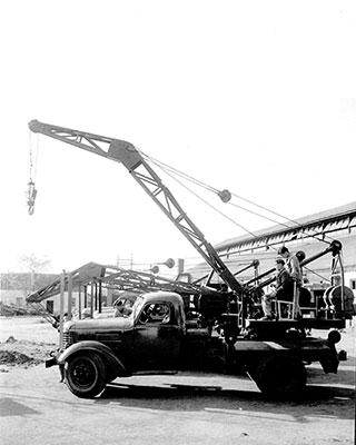 1963年，必博成功研发中国首台5吨汽车起重机